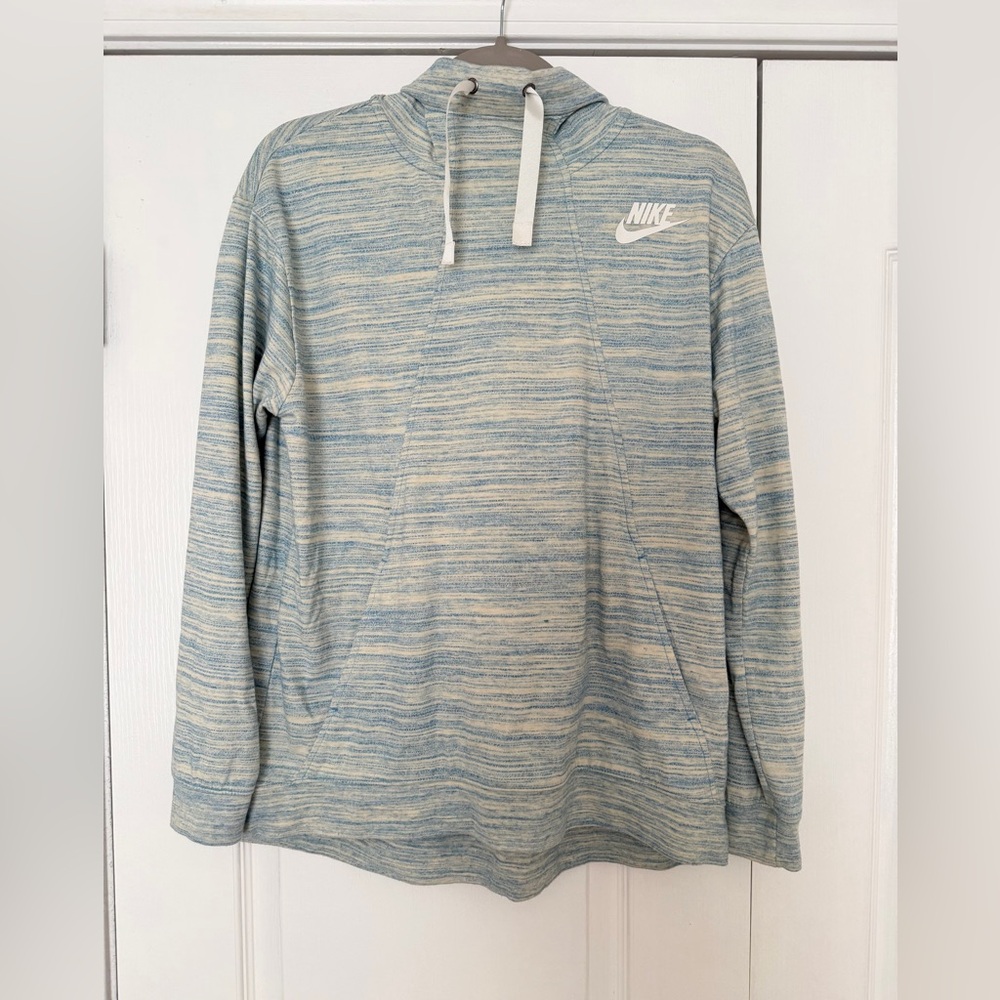 Women’s Nike hoodie like new! Size medium!